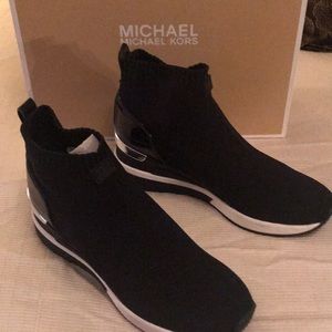 Authentic Michael Kors Skyler Black